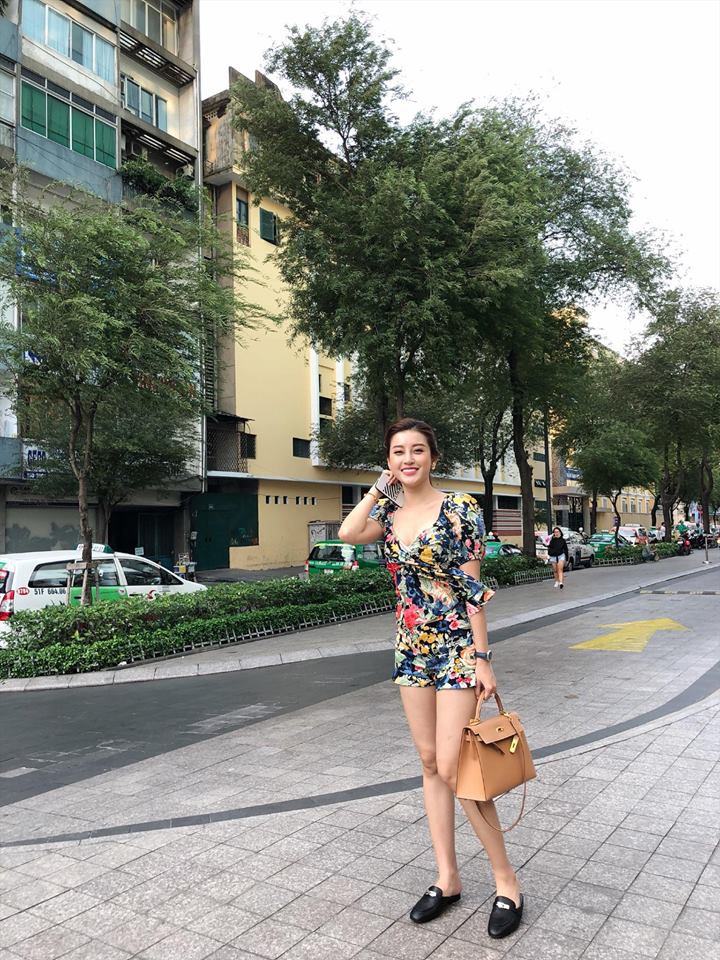 Váy hoa xinh đón hè rực rỡ, cho bạn gái tự tin xuống phố